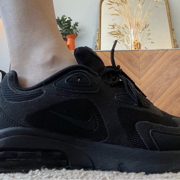 Women’s Nike Airmax - Picture 2 of 5